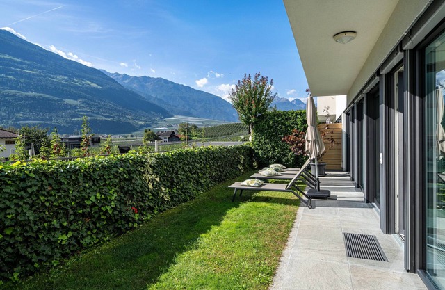 Ferienwohnung "Weinreichhof Marie & Max" mit Bergblick, privater Terrasse und WLAN