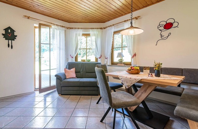 Ferienwohnung 'Wiesengrund' mit Bergblick, privater Terrasse und Wi-Fi