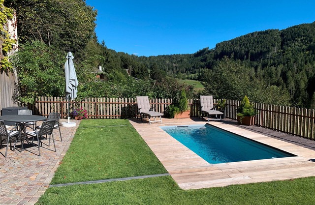Ferienwohnung 'Wiesenheim - Romantic' mit Bergblick, Gemeinschaftspool und Wi-Fi