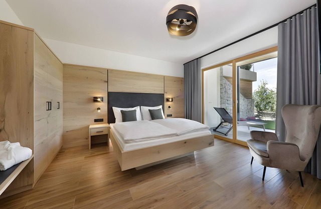 Ferienwohnung 'Wildrose' mit Bergblick, Gemeinschaftspool und Wi-Fi