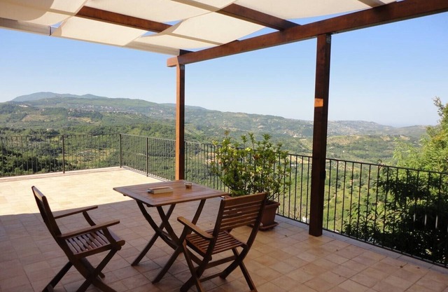 Ferienwohnung mit schöner Panoramaterrasse an der Cilentoküste