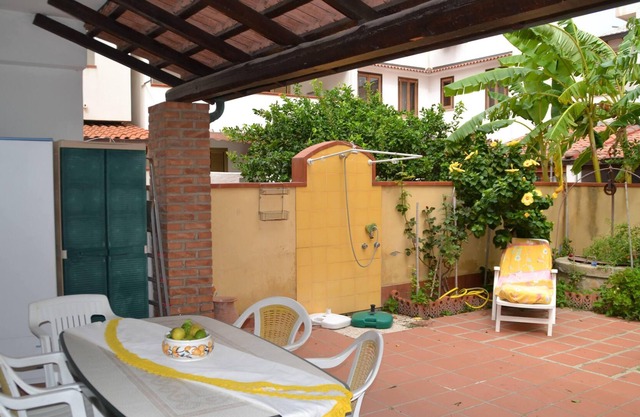 Apartment with garden and WiFi 50 meters from the sea