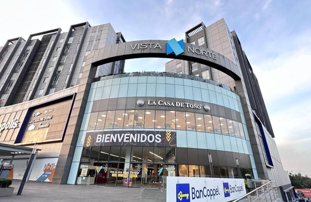 Apartment with exclusive access to shopping center