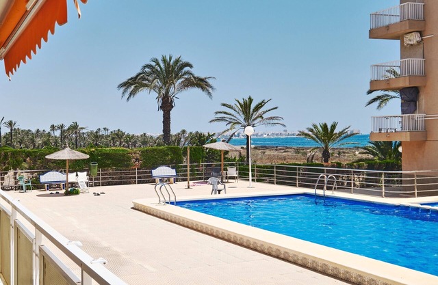 Wohnung mit 2 Schlafzimmern, WLAN, Klimaanlage, Meerblick, Pool und Garage