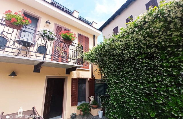 APARTMENT WITH 4 PLACES IN RENOVATED HOUSE IN HISTORIC CENTER