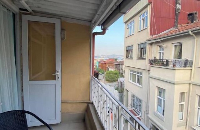 Apartment with Balcony and Kitchennn