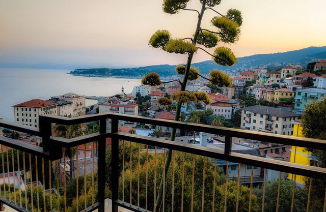 Apartment with beautiful views with large terrace in a small condominium