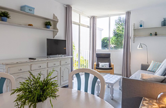 Apartment with parking included only 50m beach