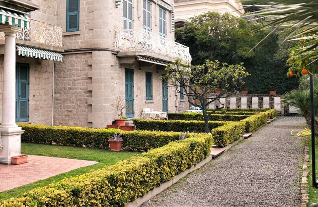 Wohnung mit Garten in historischem Gebäude mit großem Park