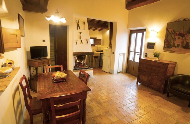 Wohnung mit Garten in altem Bauernhaus mit Swimmingpool
