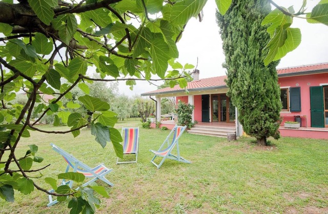 Apartment with garden near the sea(two doubles)