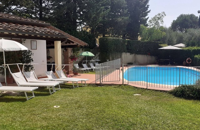 WOHNUNG MIT GROSSEM PRIVATEN GARTEN ....IDEALEN WOHNUNG ZUM ENTSPANNEN
