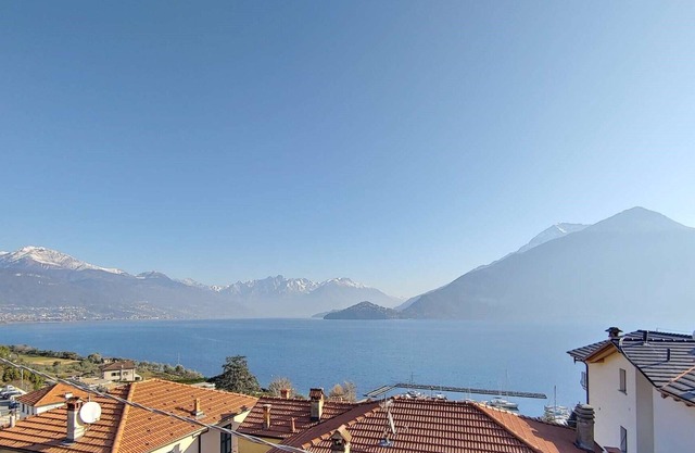 Apartment with lake view. Just a few minutes from the beach!