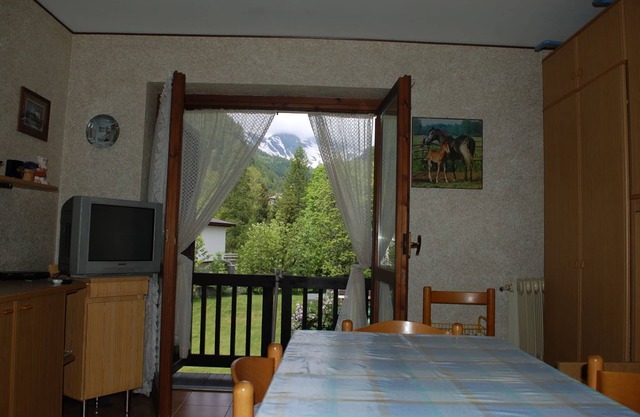 Apartment with mountain view