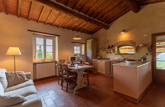 Apartment with panoramic terrace in Tuscany - Podere Argena