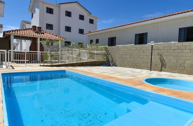 Apartment with pool and barbecue, 8min from the center.