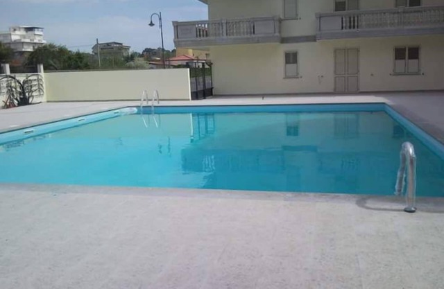 Cozy 2 bed in Caulonia with wrap around balcony