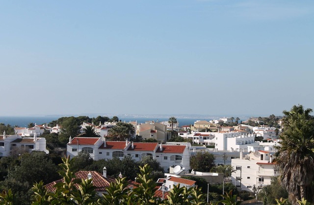 WOHNUNG MIT PRIVATER DACHTERRASSE IN CARVOEIRO