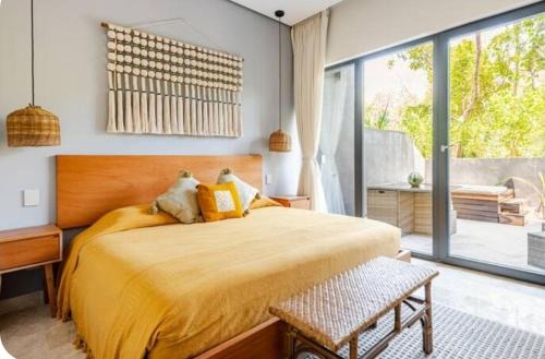 Apartment with Private Jacuzzi and Beach Club