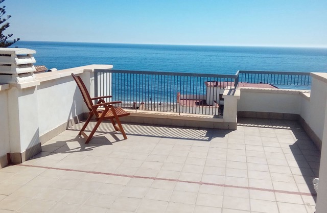 Apartment mit Dachterrasse neben dem Strand
