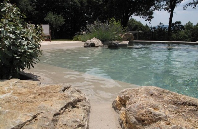 Apartment mit kleiner Terrasse im alten Dorf mit Pool nahe San Gimignano