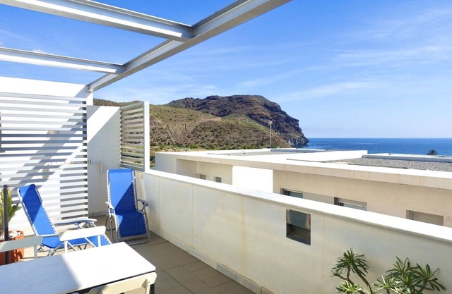 Apartment mit Meerblick mit Pool und WLAN