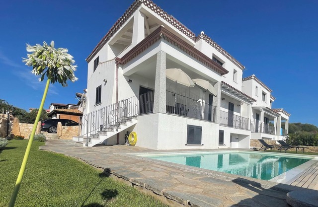 Ferienwohnung mit Meerblick, Terrasse, Pool u. Garten zur Alleinnutzung