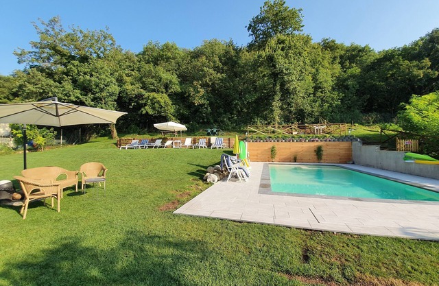 Wohnung mit Garten und Schwimmbad