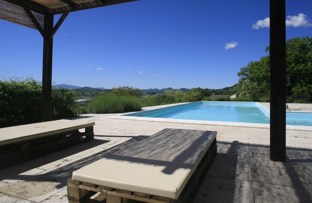 Apartment mit Pool, in der Nähe von Urbino / Gubbio / Mare Rabatt bis Dezember