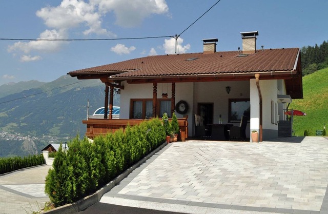 Exklusive Wohnung mit Balkon und Terrasse, ideal für Skifahrer