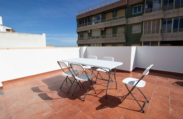 Apartment with terrace and views of the beach