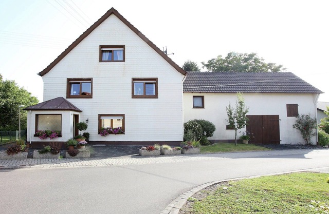 Apartment mit Terrasse und Pool im Garten