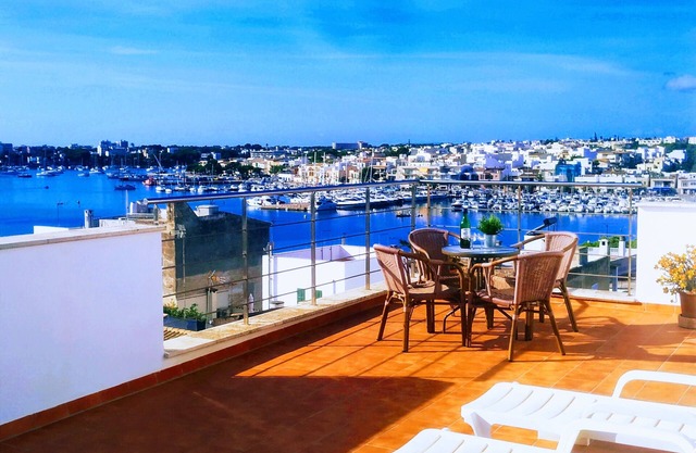 Apartment with terrace in the center of Portocolom.