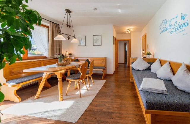 Ferienwohnung 'Wohnung Hochfelln' mit Bergblick, Gemeinschaftsgarten und WLAN