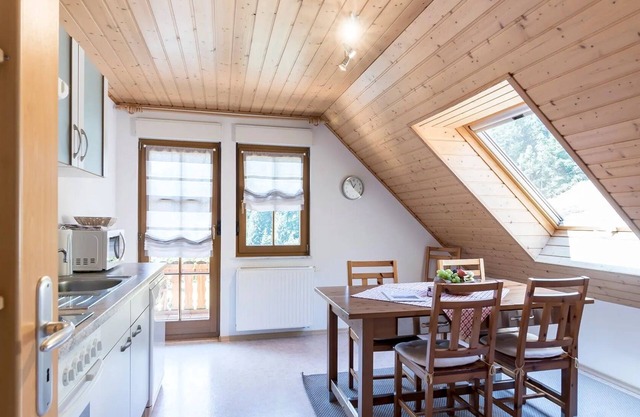 Ferienwohnung 'Wolkenheim' mit Bergblick, Wi-Fi und Klimaanlage