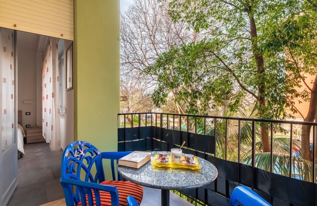Ferienwohnung 'Zinnias' mit Balkon, Wi-Fi und Klimaanlage