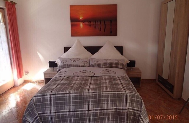 Appartment Zinnkopf 40 qm, Wohnschlafraum mit Boxspringbett, Balkon, Küche