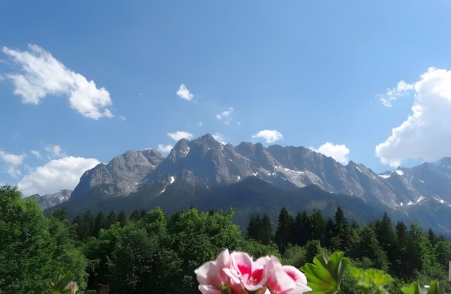 Apartment 'Zugspitze' mit Bergblick, Balkon und WLAN