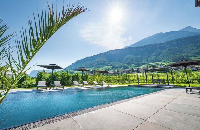 Ferienwohnung Zwerger 'Süden' mit Balkon, Pool und großer Liegewiese