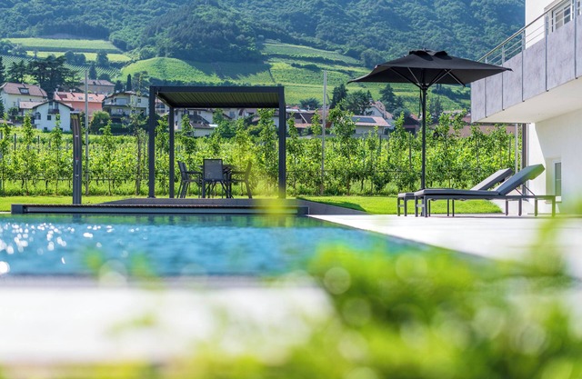 Ferienwohnung Zwerger 'Südost' mit Balkon, Pool und großer Liegewiese