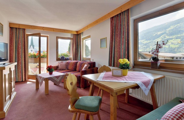"Apartmenthaus Zentral 4er App Kat A" in der Nähe des Skigebiets mit Bergblick