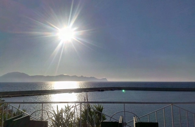 APARTAMENTOS cerca del mar con espacios al aire libre GRANDE Y WIFI