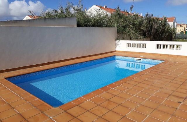 Apartments Baleal: Balkone und Pool