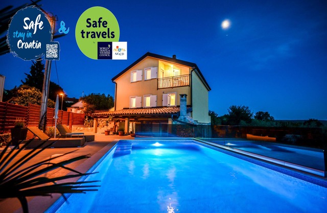 Ferienwohnungen Juros Sveti Vid mit Pool