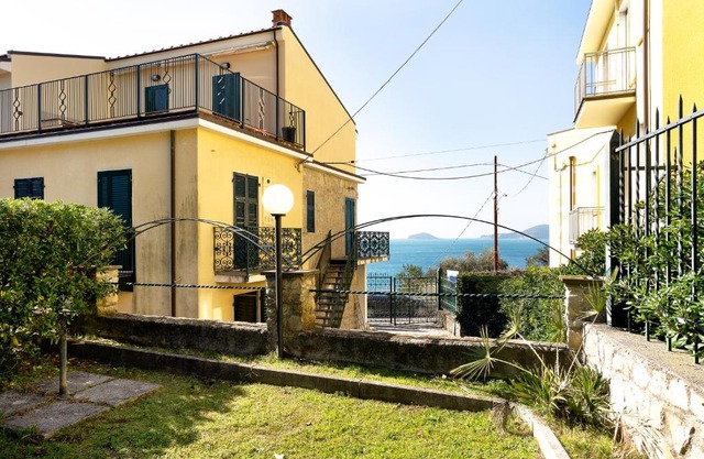 Apartments Tellaro