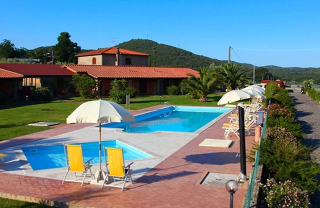 Apartments with pool and garden a short distance from the beach.