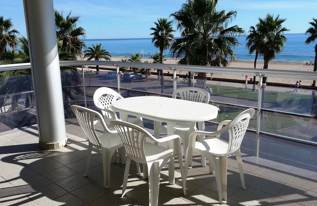Apartments mit Pool, direkt am Strand. Ref. Pompeya-46