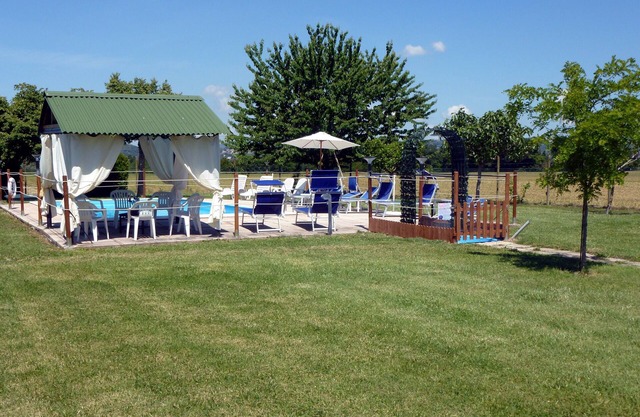 Wohnungen mit Pool in der Nähe von Assisi. WIFI, Bio-Garten und kostenlosen Wein.