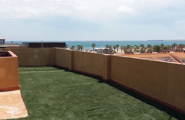 VALENCIA BEACH SUITES MIT DACH
