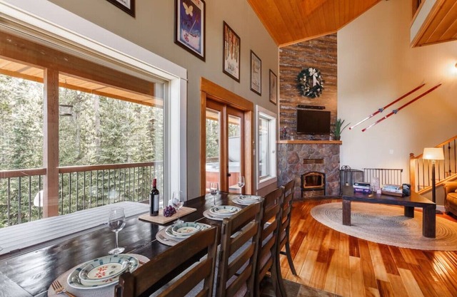 Apex Mountain ~ Trailside Lodge ~ Ski In Ski Out